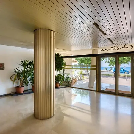 En Bord De Apartment